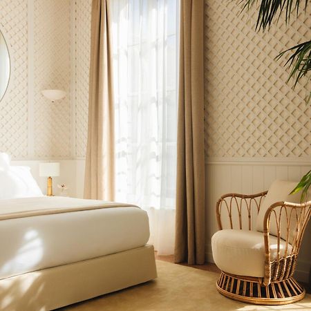 Lilou Hotel Hyeres Bagian luar foto