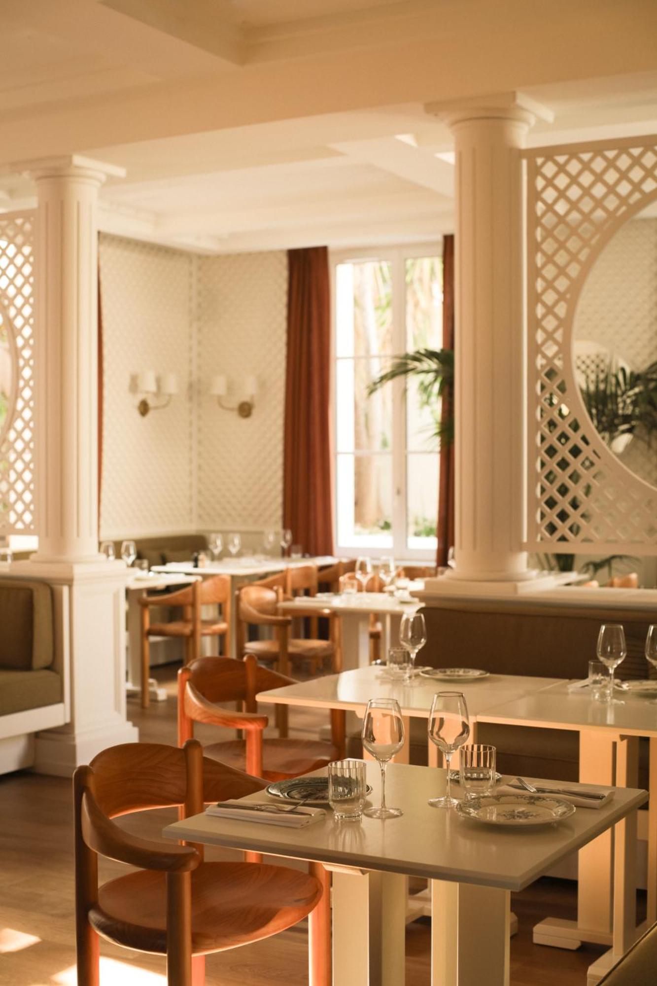 Lilou Hotel Hyeres Bagian luar foto