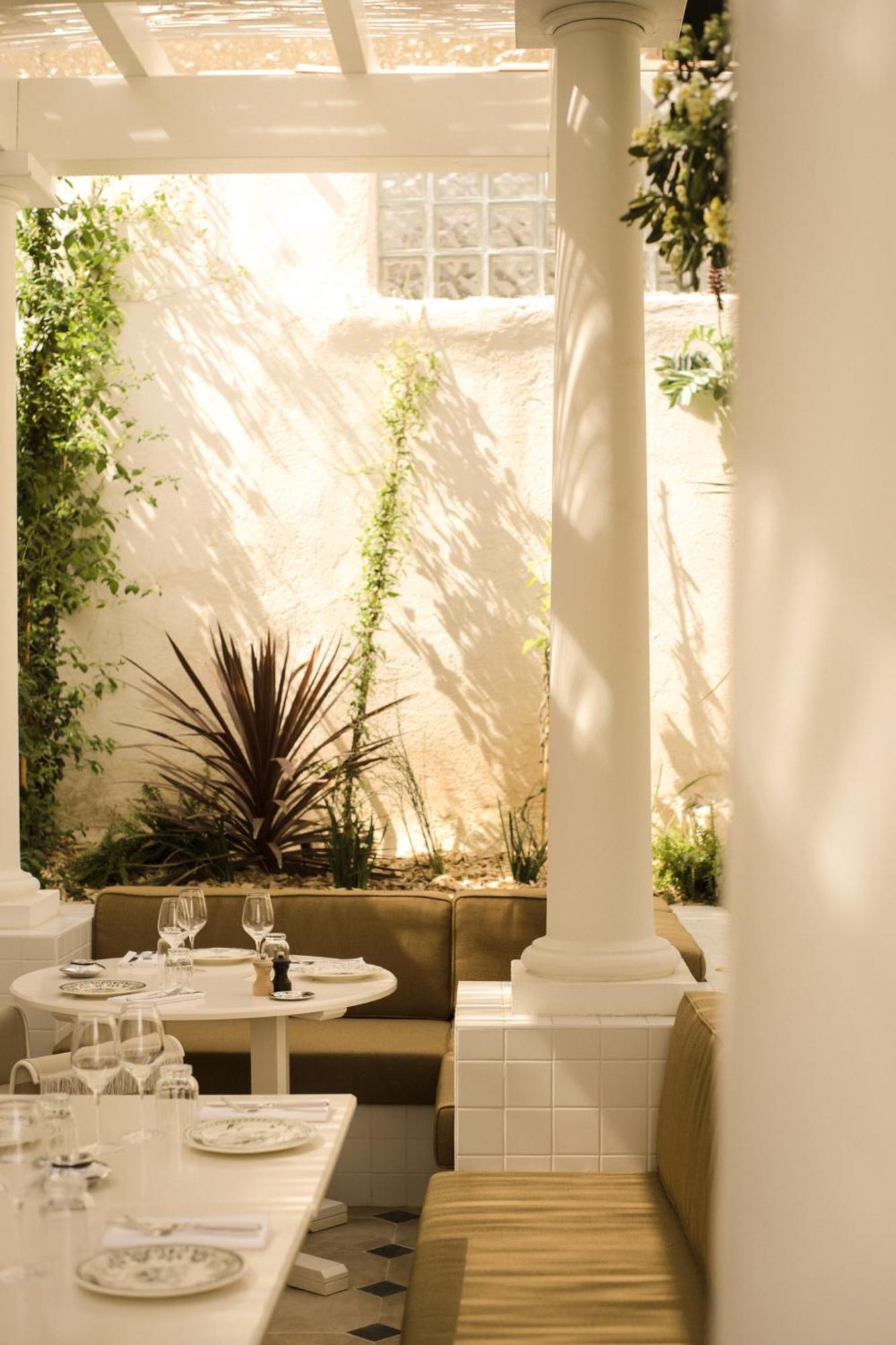 Lilou Hotel Hyeres Bagian luar foto
