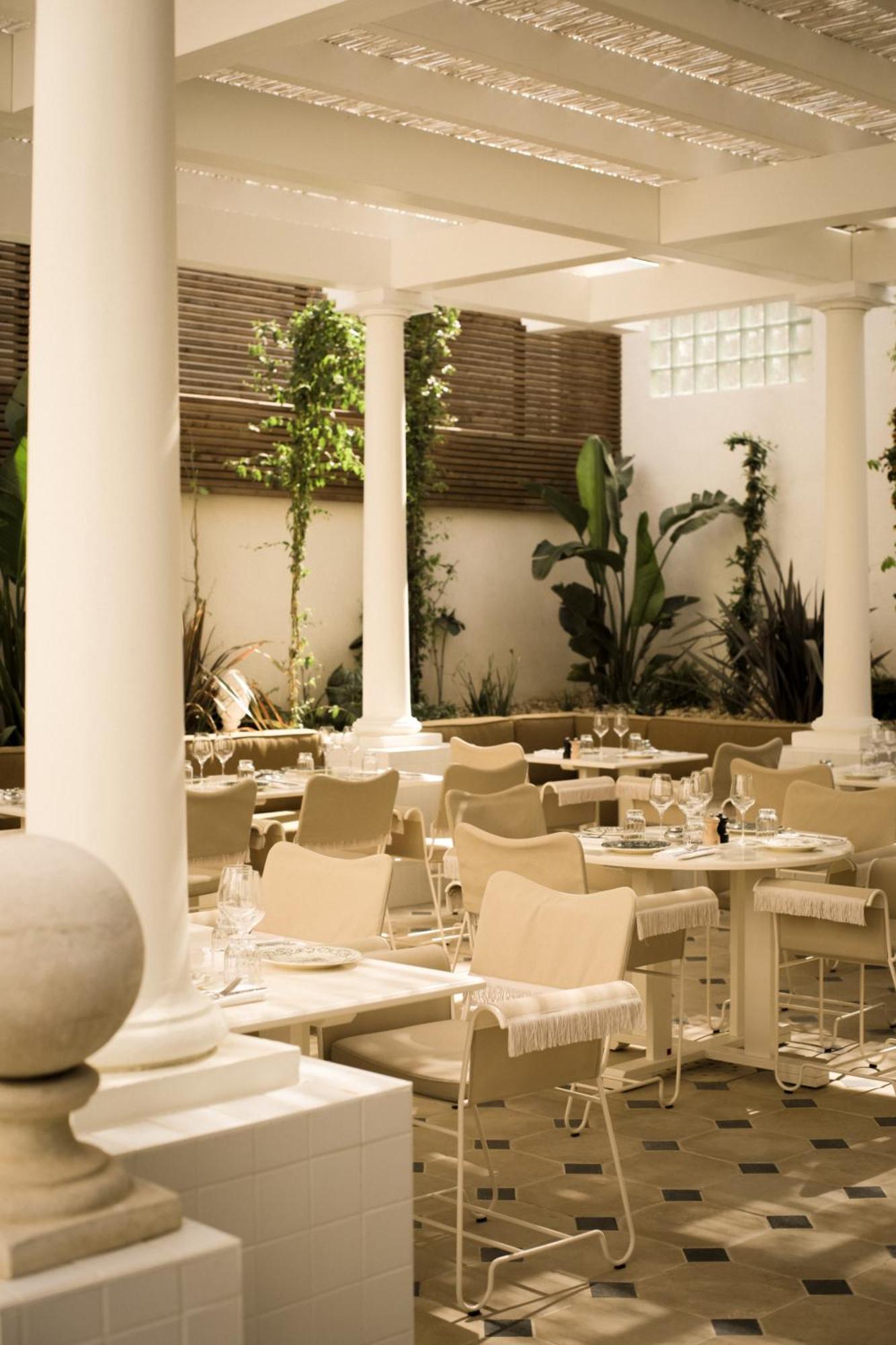 Lilou Hotel Hyeres Bagian luar foto