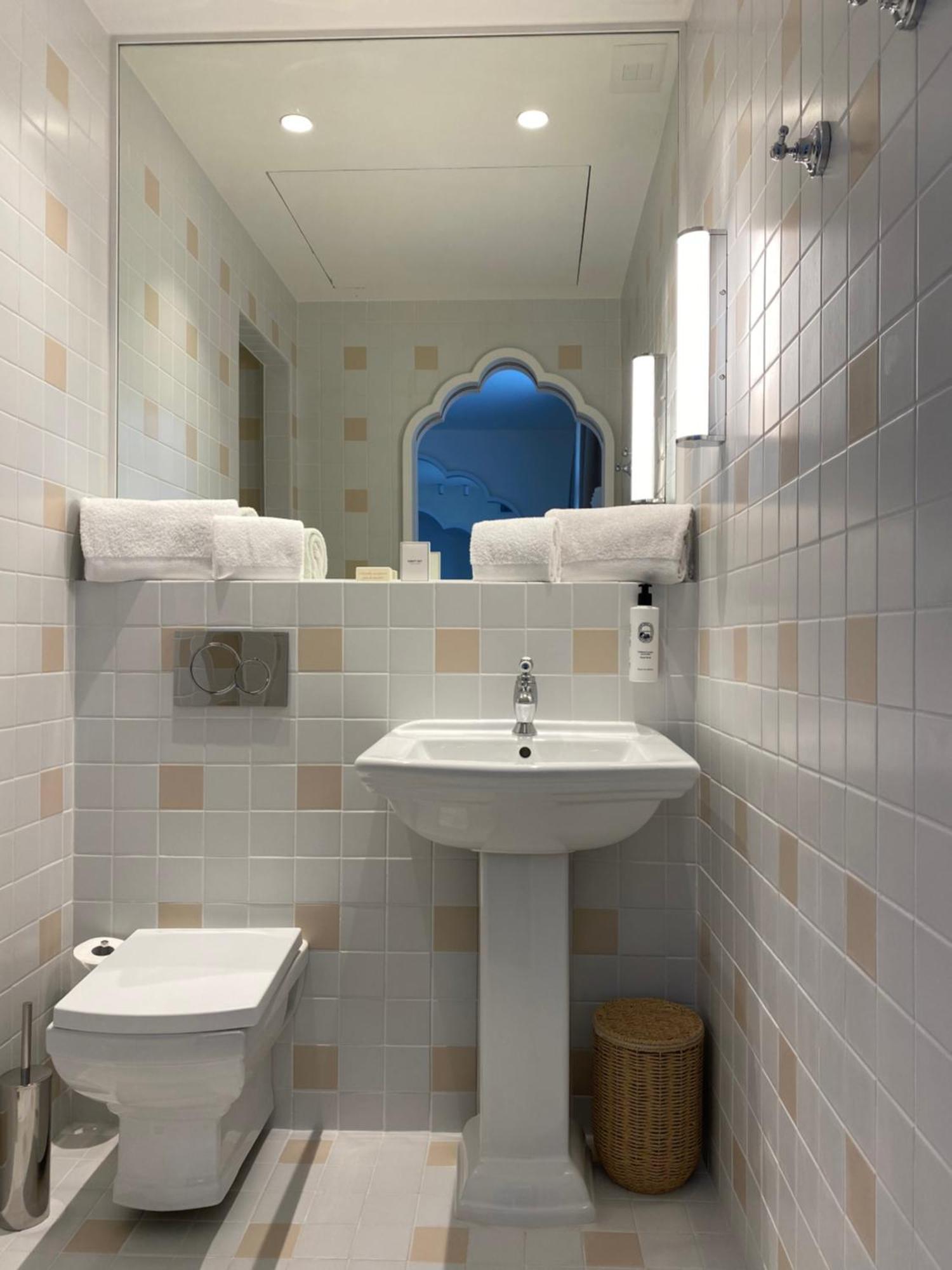 Lilou Hotel Hyeres Bagian luar foto