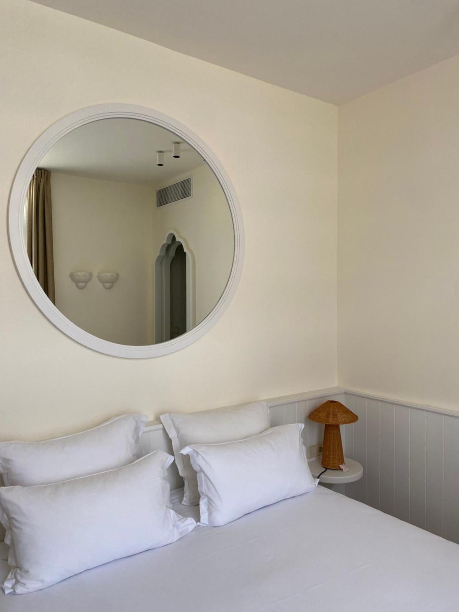 Lilou Hotel Hyeres Bagian luar foto