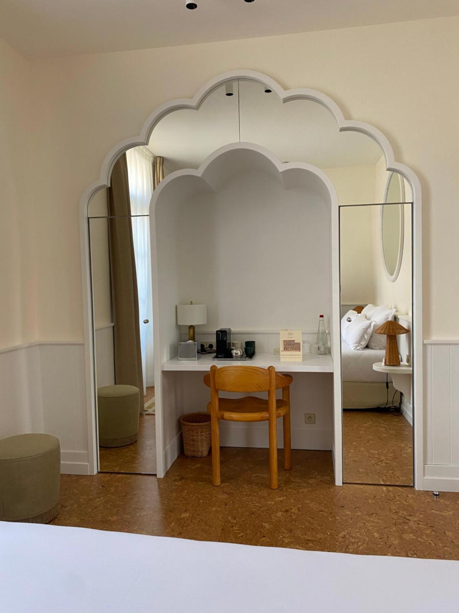 Lilou Hotel Hyeres Bagian luar foto