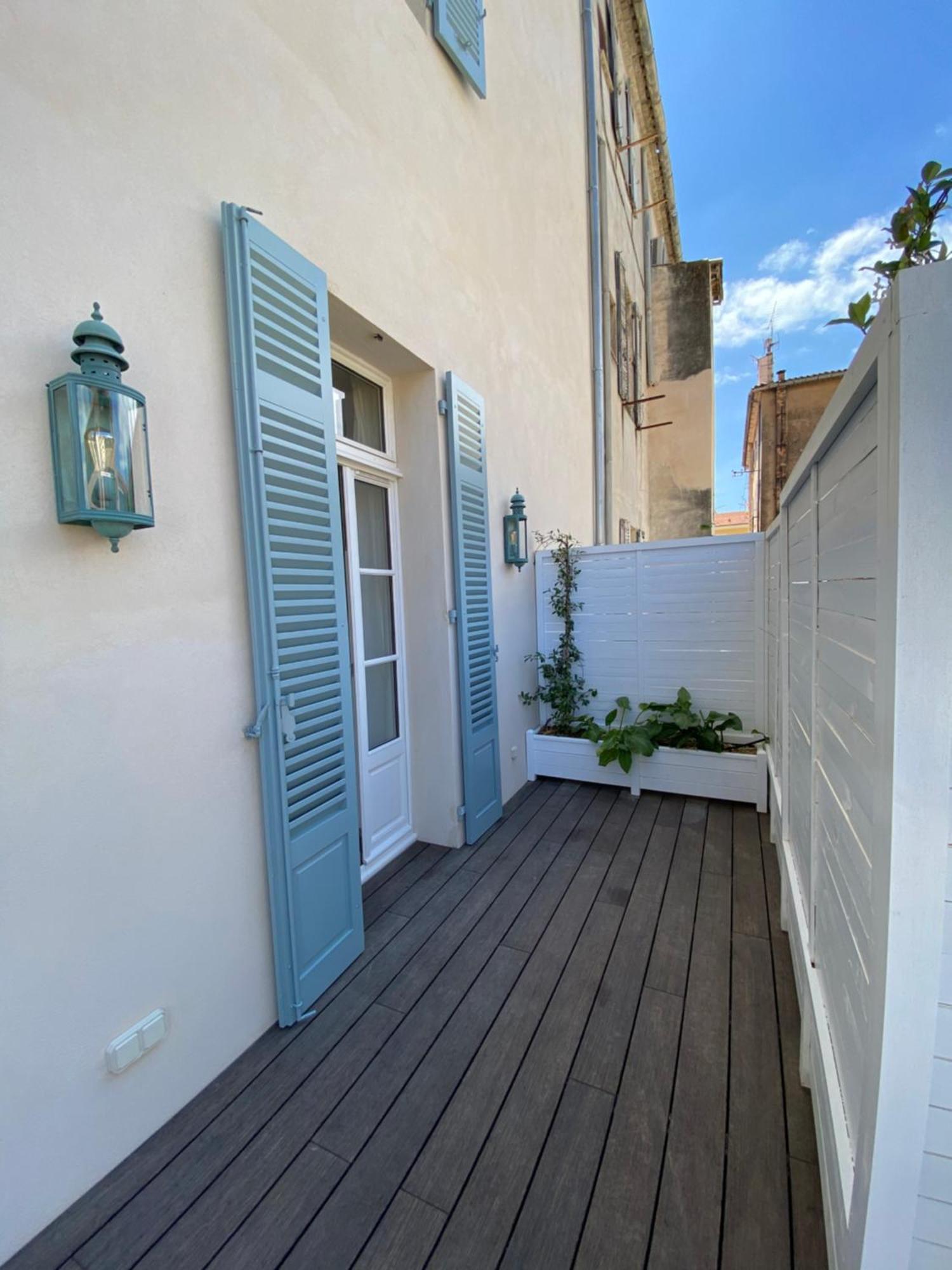 Lilou Hotel Hyeres Bagian luar foto