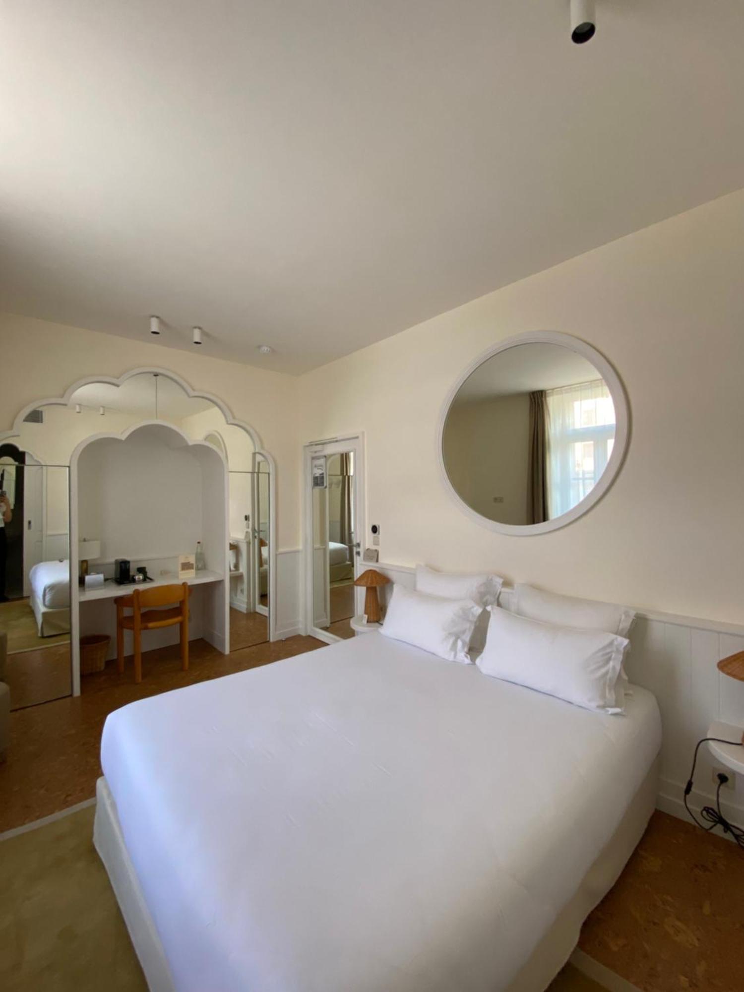 Lilou Hotel Hyeres Bagian luar foto