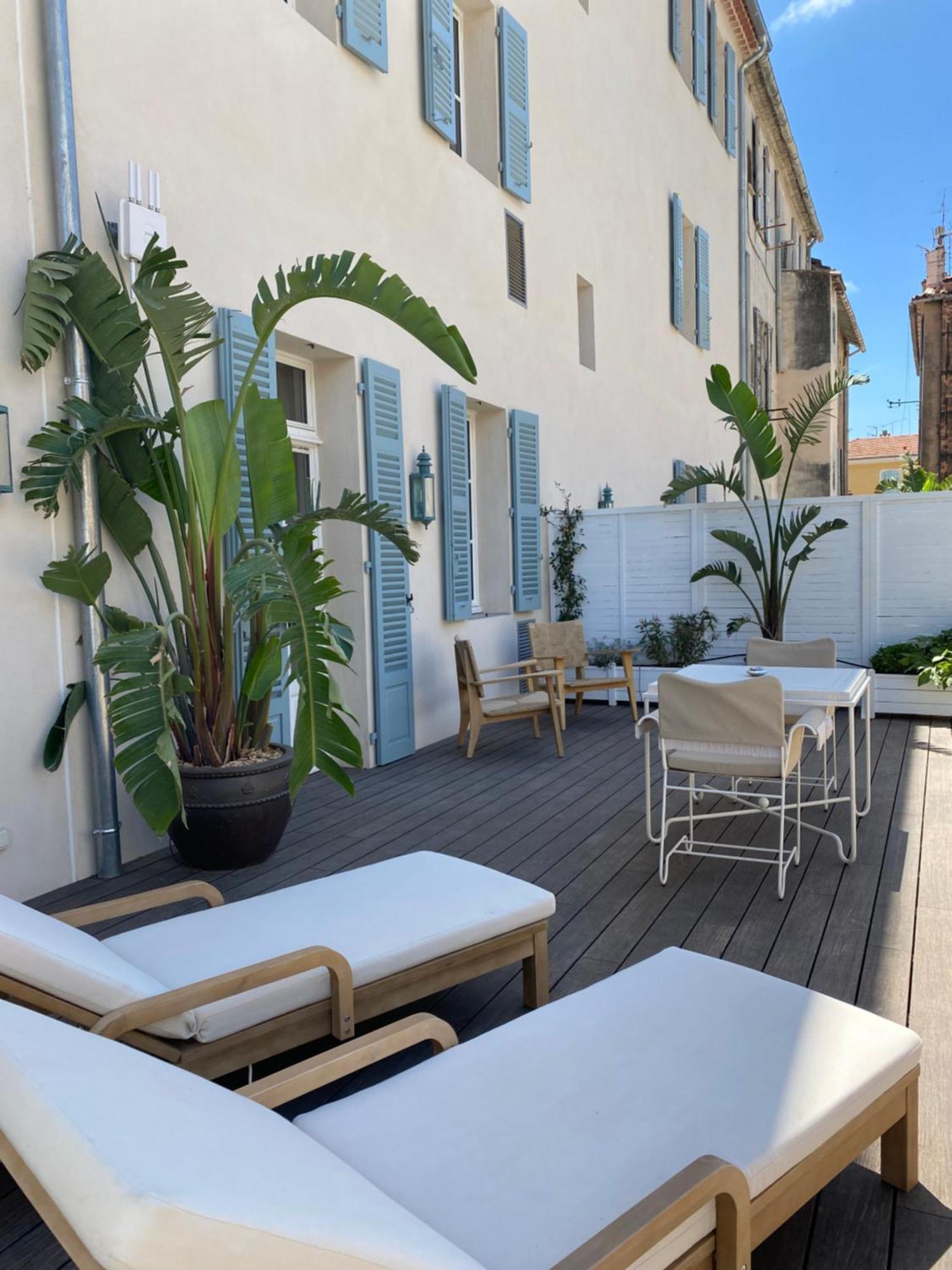 Lilou Hotel Hyeres Bagian luar foto