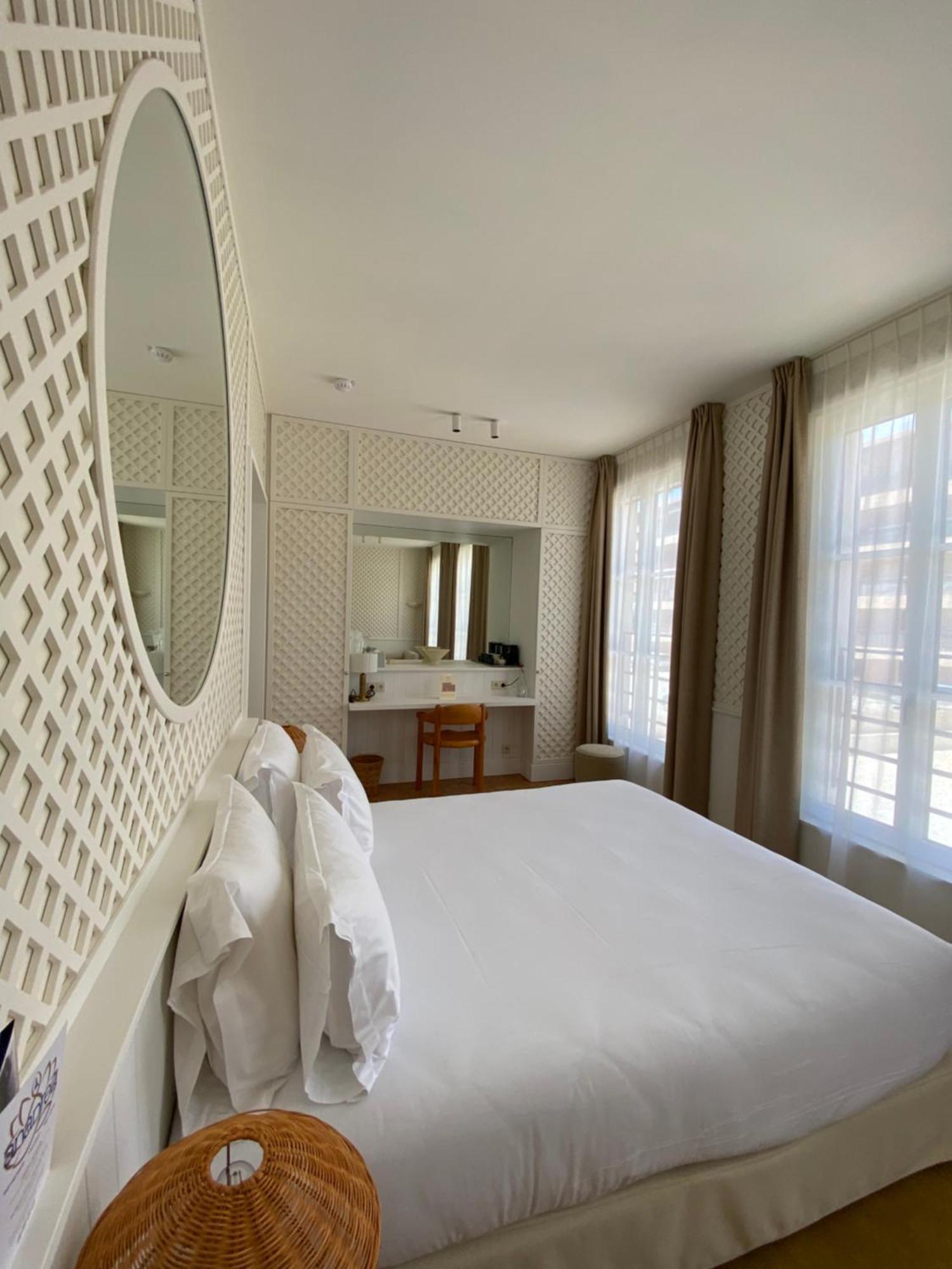 Lilou Hotel Hyeres Bagian luar foto