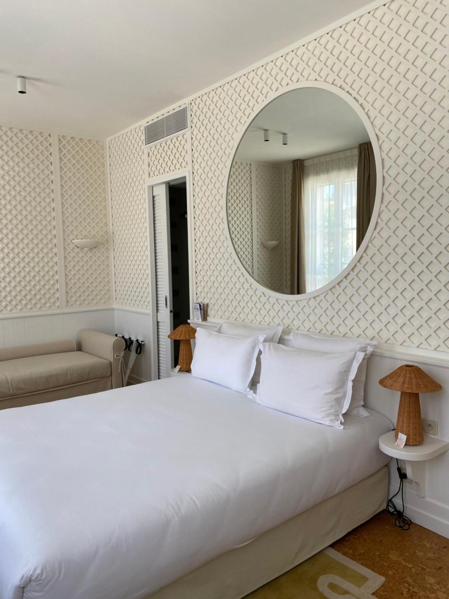 Lilou Hotel Hyeres Bagian luar foto