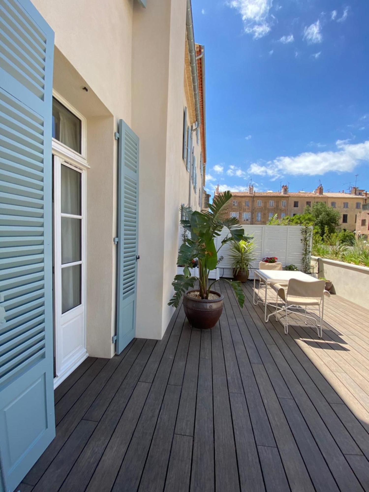 Lilou Hotel Hyeres Bagian luar foto