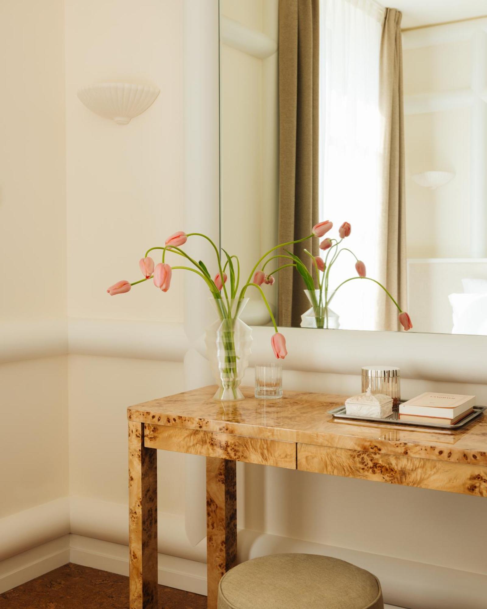 Lilou Hotel Hyeres Bagian luar foto
